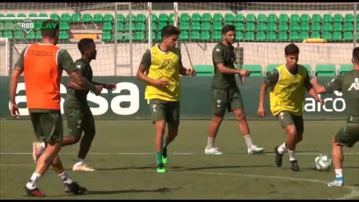マルク・バルトラのインスタグラム：「Cuando le haces un caño a un buen amigo... @antoniobarragan17 😜😘 Mencionad al amig@ que os gustaría hacerle uno 👇🏼」