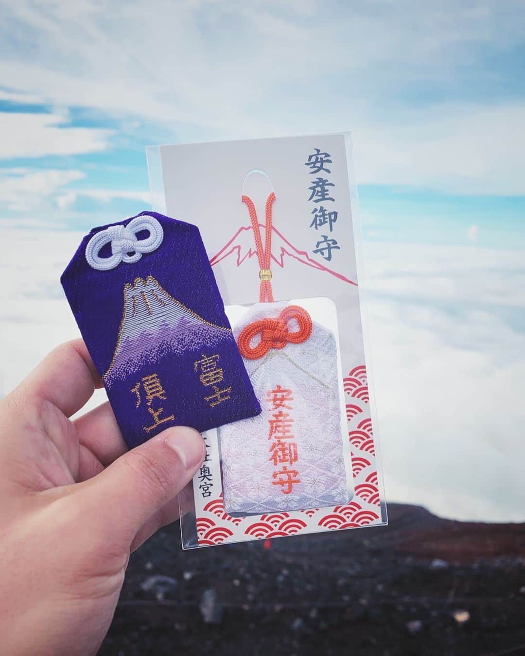 清澤恵美子さんのインスタグラム写真 - (清澤恵美子Instagram)「@kazukiyo0427 弟が富士山に登り祈願してきてくれた🌈☀️ありがとうかずき！！！！！」9月5日 21時40分 - kiyosawaemiko
