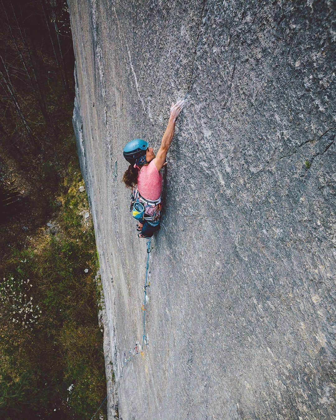 Mammutさんのインスタグラム写真 - (MammutInstagram)「Climbing or Skiing? Our Pro Team athlete @nadinewallner has a passion for both! Here she climbs "Prinzip Hoffnung" 8b at Bürser Platte. "I never thought I will skip a powder skiing day for climbing but I did! Still happy about my decision and impressed by this line!" Pic: @jacopolarcher」9月5日 21時40分 - mammut_swiss1862