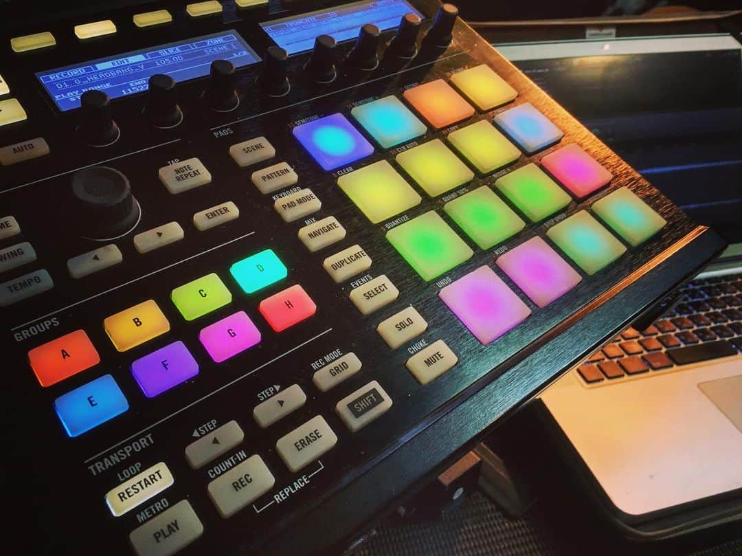 KAI_SHiNEのインスタグラム：「#rehearsal  #maschinemk2  #nativeinstruments  #yamaarashi #z #jp」