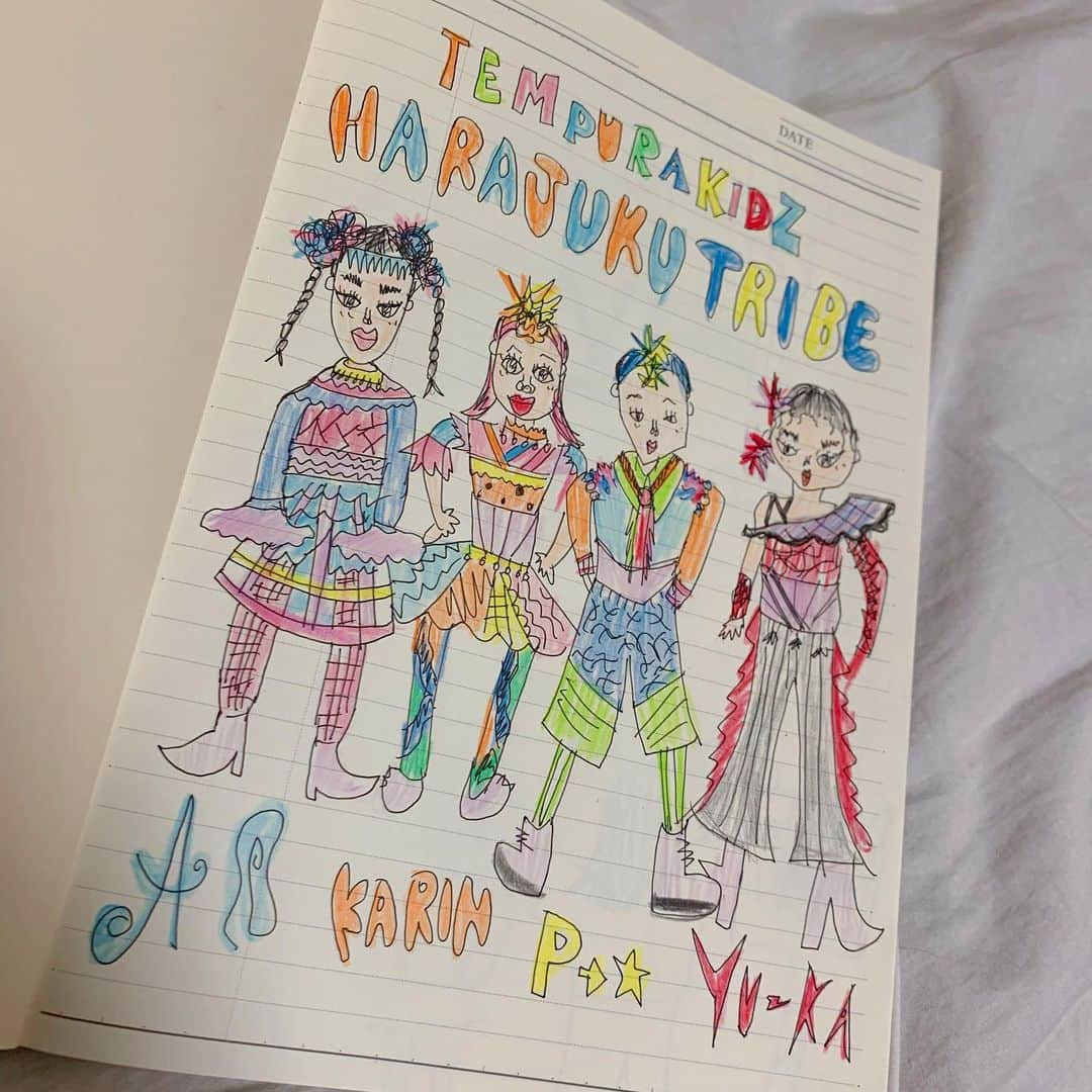 KARIN さんのインスタグラム写真 - (KARIN Instagram)「5分くらいでかいたよ🖍💙 #tempurakidz」9月5日 21時51分 - karin.tempurakidz