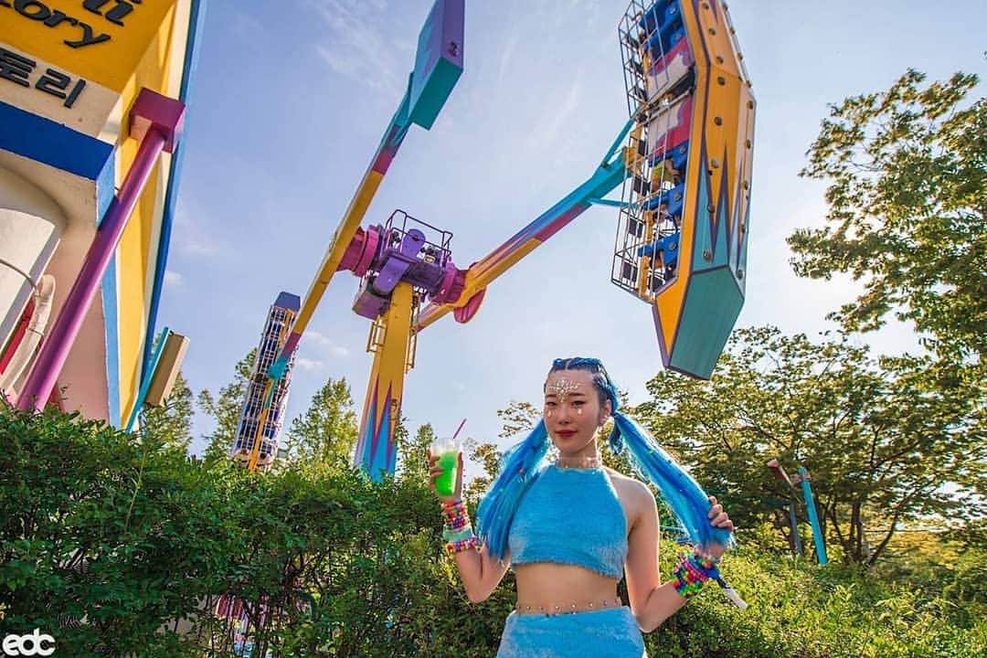 EDC Japanさんのインスタグラム写真 - (EDC JapanInstagram)「🇰🇷🎉 先週末初開催となったEDC KOREAをご紹介！テーマパークが会場となっており参加したみんなもお祭り気分！  Throwback to EDC KOREA which took place for the very first time last weekend! Seoulland turned into a themepark of good music and positive energy!  @edc__korea」9月5日 21時59分 - edc_japan