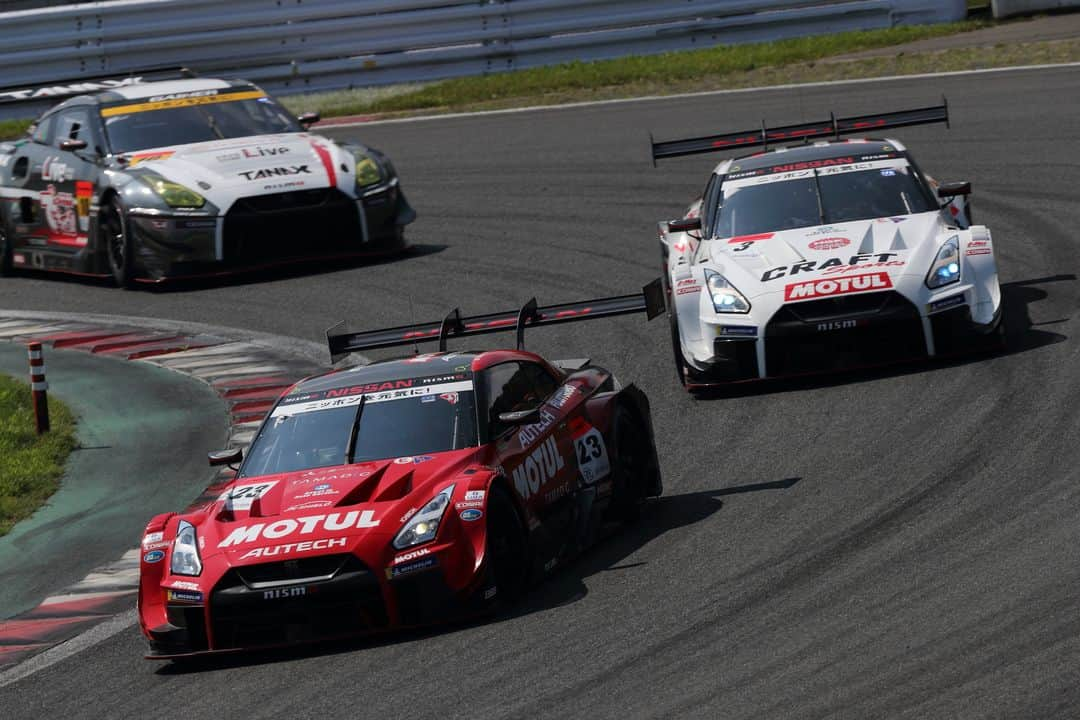 MOTUL Japanさんのインスタグラム写真 - (MOTUL JapanInstagram)「【今週末はSUPER GT＠オートポリス】 9月7日・8日は「2019 AUTOBACS SUPER GT Round 6　AUTOPOLIS GT 300km RACE」がオートポリスで開催されます！ . まだまだアツい戦いが続いているSUPERGT。 選手・サポーターともに暑くなる2日間をオートポリスで体感しましょう！ . ※写真は第5戦MOTUL AUTECH GT-R , CRAFTSPORTS MOTUL GT-R , GAINER TANAX triple a GT-R!!! . #motul #motuljapan #motulautechgtr #nismo #エンジンオイル #engineoil #メンテナンス #車 #車好きと繋がりたい #エンジン #モチュール #車好き #オイル交換 #mactools #高性能オイル #エンジンオイル交換 #300V #gt #supergt #supergt2019 #サーキット #race #レース #レース好きと繋がりたい #モータースポーツ #gtr」9月5日 22時00分 - motuljapan