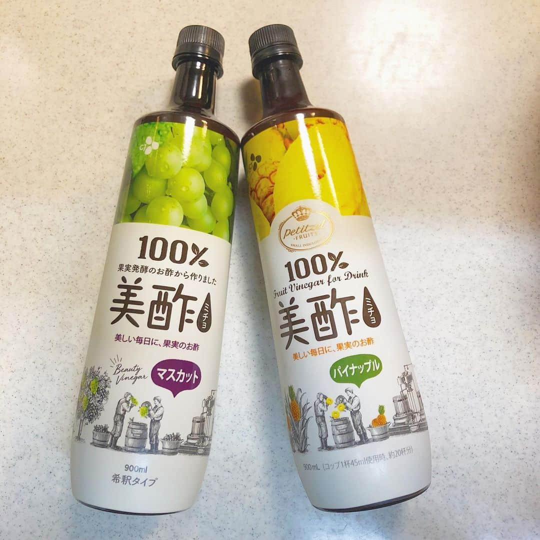 土井杏南のインスタグラム：「最近ハマっている飲み物🍇🍍 1本すぐなくなる、、買い溜めするくらい美味しい！ 他の味も気になるなぁ！ #美酢 #お酢好き #ミチョ酢」