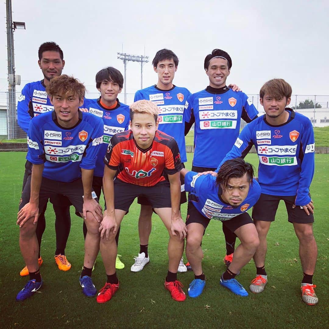 マキヒカのインスタグラム：「. . 先日、レノファ山口の選手の方々とYouTube撮影してきましたねー📷✨ チャンネル登録してお待ちください🤫🤟🏽 . #レノファ山口 #レノファ #山口県 #大体大卒多め #今までのJチームとのコラボとはレベルが違う… #こんなマキヒカチャンネルは見たことないかも… #チャンネル登録してお待ちを #お楽しみに #蘭蘭」