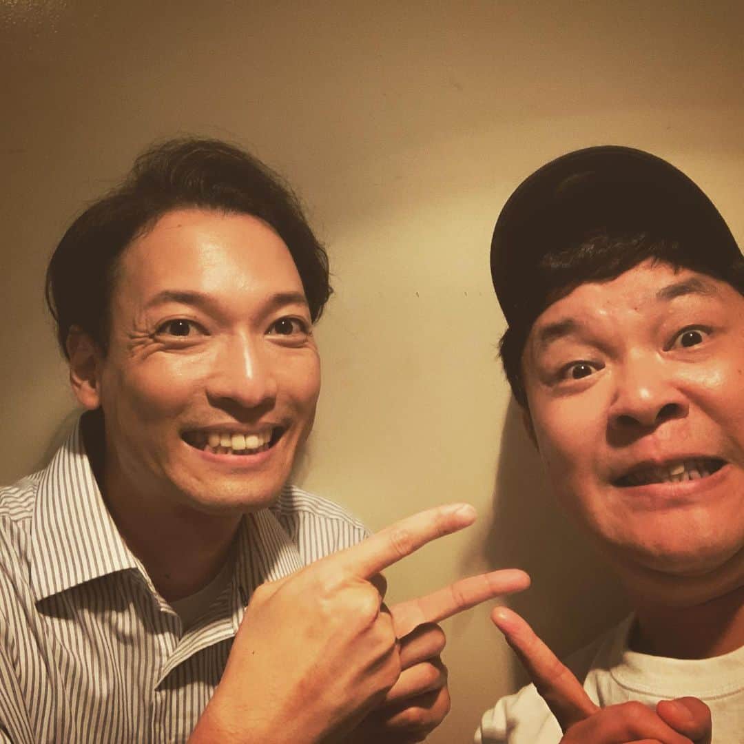 のインスタグラム：「2019年9月5日。 舞台「暗転セクロス」を観てきました。 面白かったー！ 「ビジネスフィッシュ」でご一緒した、永岡卓也氏と。 #観劇 #永岡卓也 #ビジネスフィッシュ の#魚脇タイ と#蛸山八男」