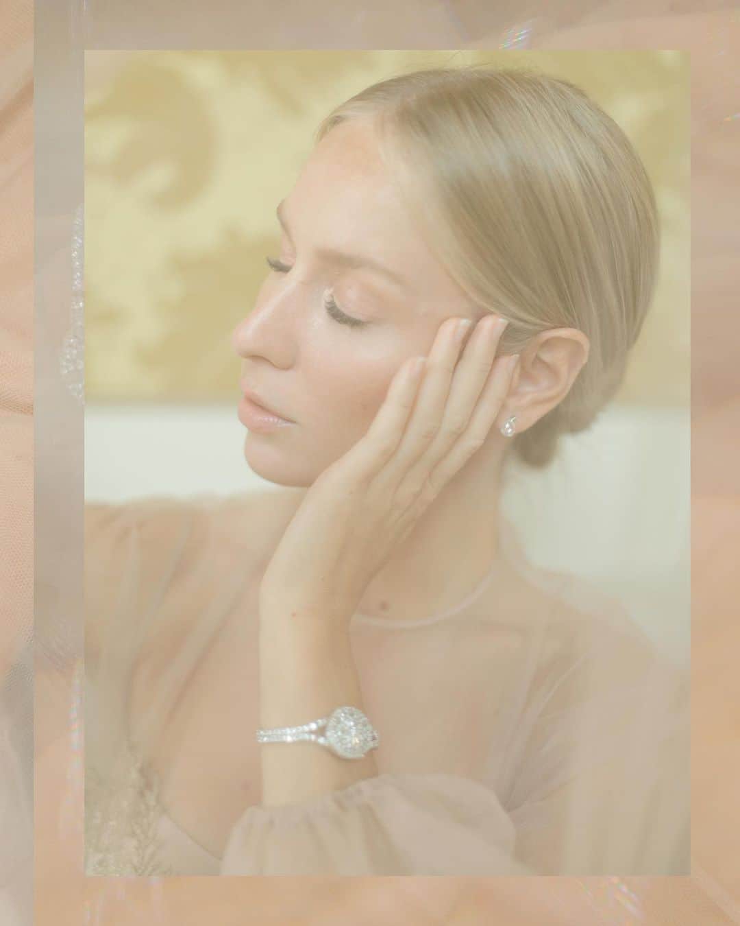 Carin Olssonさんのインスタグラム写真 - (Carin OlssonInstagram)「Perhaps it was all a dream ✨ Shot in Venice, featuring this gorgeous @Dior creation as well as this @Jaegerlecoultre masterpiece 💕 (Photo: @yleniacuellar)」9月5日 22時09分 - parisinfourmonths