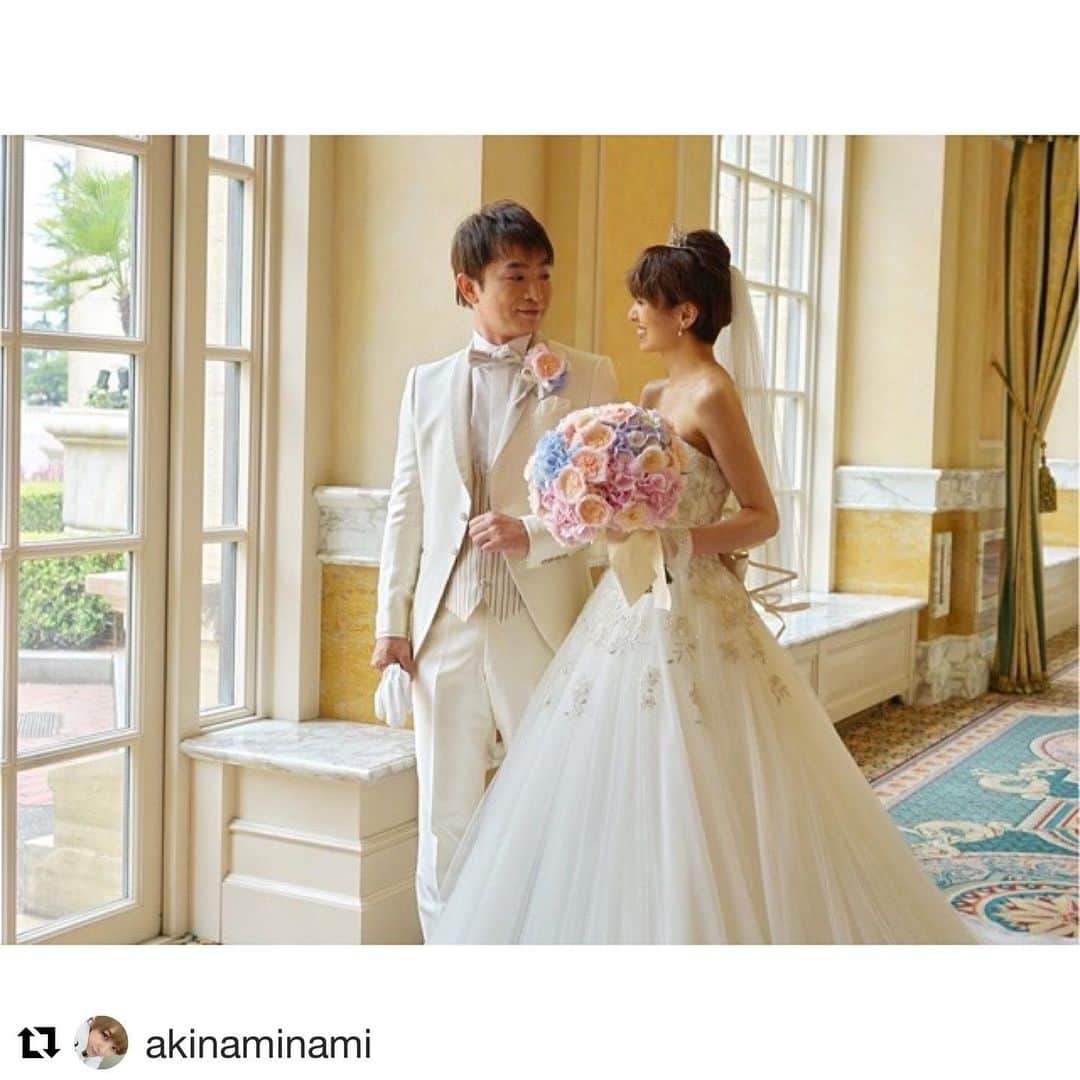 小脇美里さんのインスタグラム写真 - (小脇美里Instagram)「・ 大切な友人。 @akinaminami の結婚式。 ・ ・ 一生に一度の幸せな日に 私のデザインしたドレスを選んでくれてありがとう♡ こんなに幸せなことはありません。 ・ ・ ・ 心からおめでとう♡ ・ ・ ・ #Repost @akinaminami with @get_repost ・・・ 本日9月3日 東京ディズニーシー ホテルミラコスタにて 親族・親しい友人のみで 結婚披露宴を行いました✨  ずっと憧れだったディズニーウェディング、大切な人達に祝福してもらい幸せな時間でした☺️✨ これからも笑顔溢れる明るい家庭を築いていきたいです💐」9月5日 13時11分 - misatokowaki