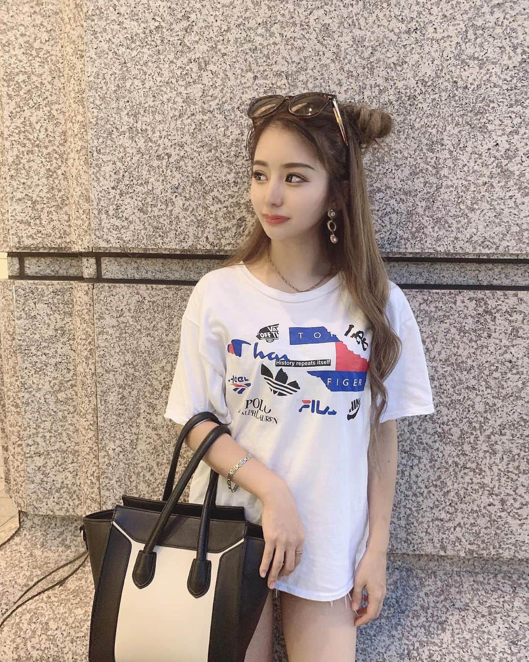 のインスタグラム：「. . ちびっこfashion 👶🍼 . 願い叶う事があったら 身長でかくなりたい。 . #海帰り #10分のみ #元町 #神戸  #なんかフェス帰りの人みたい  #インドア」