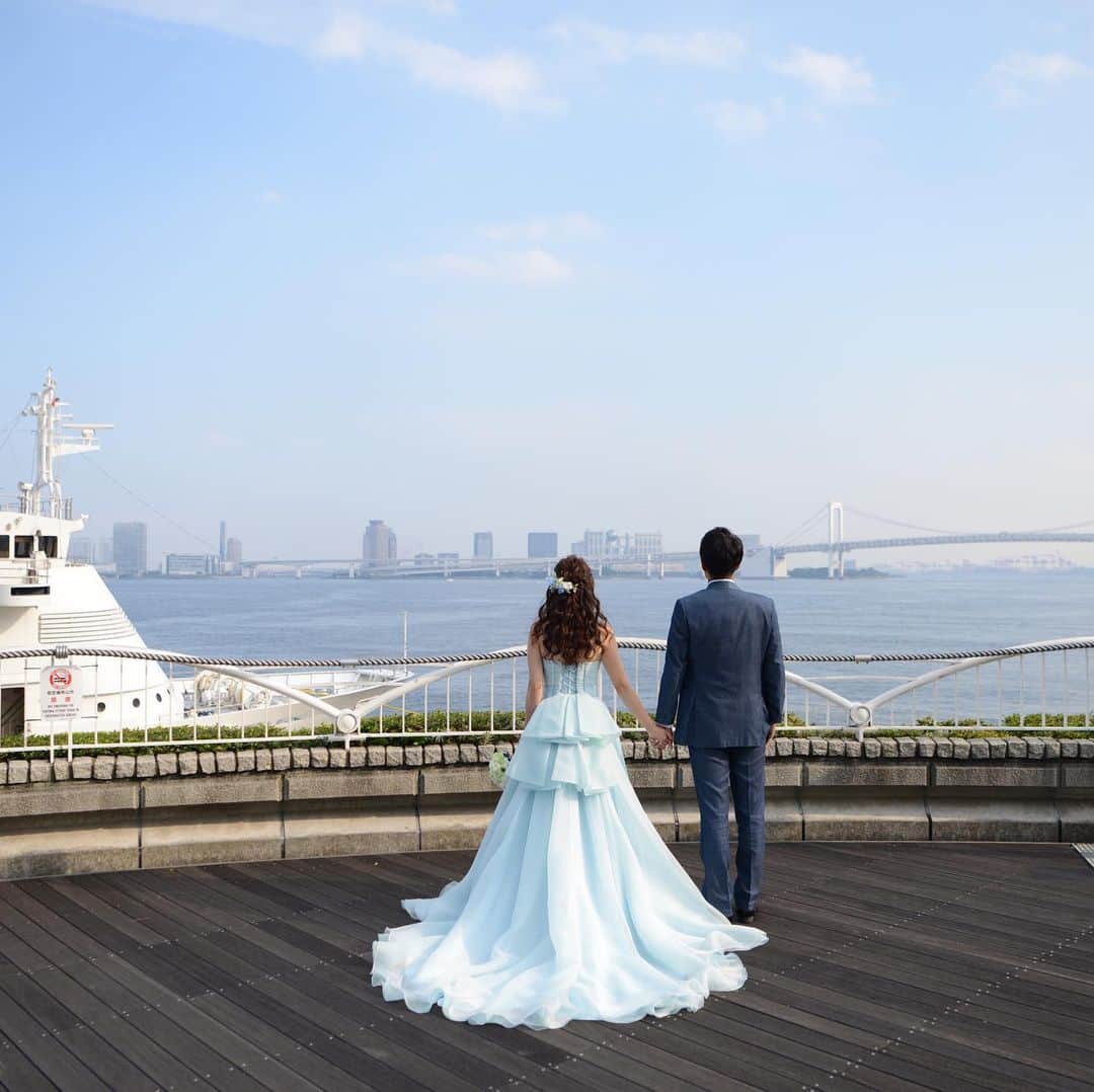 St.AQUA 東京の結婚式場 サンアクアチャペルさんのインスタグラム写真 - (St.AQUA 東京の結婚式場 サンアクアチャペルInstagram)「晴れ渡る海をバックに . ドレスとタキシードは 海をテーマにブルーで揃えました。 . . . wedding date 2019.9.1 groom&bride S&K hair&makeup Shoko Nemoto planner Aya Yakushijin  #サンアクア #サンアクアチャペル #d_wedding #海の近くのウエディング #2019年秋婚 #2019年冬婚 #2020年春婚  #挙式とお食事会 #船上パーティー #少人数ウエディング #ファミリーウエディング #ウエディングブーケ #会場コーディネート #家族婚 #家族挙式 #マタニティウエディング #パパママ婚  #ブライダルフェア #ウエディングドレス #ドレス試着 #結婚式場探し #式場探し #式場見学  #プレ花嫁 #2人挙式  #船上ウエディング #結婚式準備 #竹芝 #日本中のプレ花嫁さんと繋がりたい」9月5日 13時56分 - staquatakeshiba