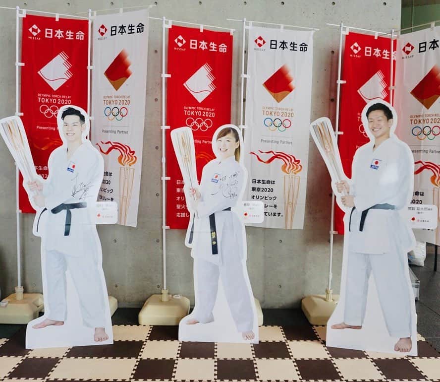 のインスタグラム：「. 9月6日(金)～8日(日)日本武道館で開催される世界的な #空手 の大会で、 オリンピック聖火リレーのトーチを持った #植草歩 選手（女子組手） #荒賀龍太郎 選手・ #西村拳 選手（男子組手）の 等身大パネルと写真が撮れるフォトブースを設置します！ぜひ日本生命のブースにお立ち寄りください♪ . #日本生命 は #東京2020 #オリンピック #聖火リレー のプレゼンティングパートナーです」