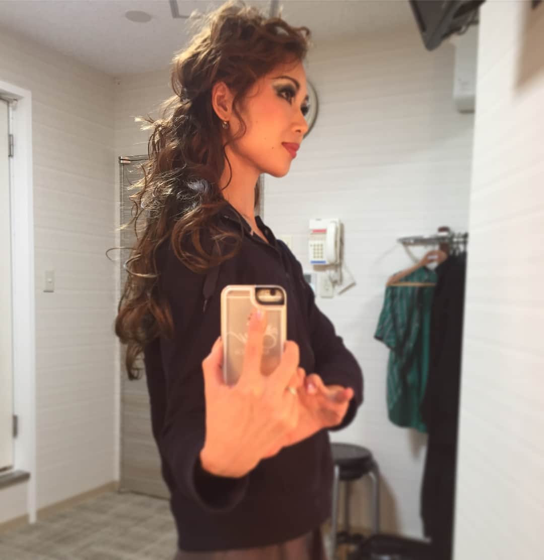 中村祥子のインスタグラム：「今シーズン最初の舞台「カルミナブラーナ」が始まりました‼️ 今回はフォルトゥーナとして作品が最高のものへ✨と高まっていくようベストを尽くしていきます。今日も素敵な舞台を楽しんで頂けますよう…✨#premiere #carminaburana #高橋裕哉#関野海斗 #中村祥子#山本雅也 #kバレエ #カルミナブラーナ」