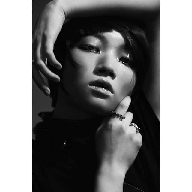 千菅春香のインスタグラム：「.﻿ ﻿ photo by @kosukee0227﻿ hair & makeup by @nakamji」