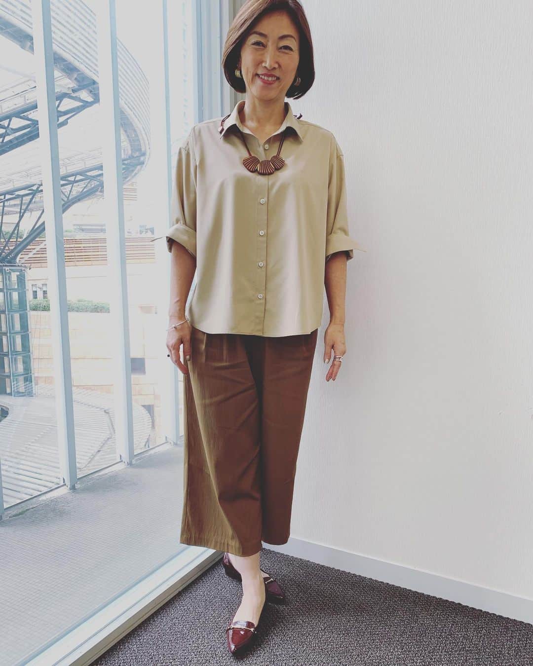 のインスタグラム：「今日はテレ朝ワイドスクランブルでした。 衣装は随分と秋。靴も秋。 #talbots  TV Asahi morning news show.」