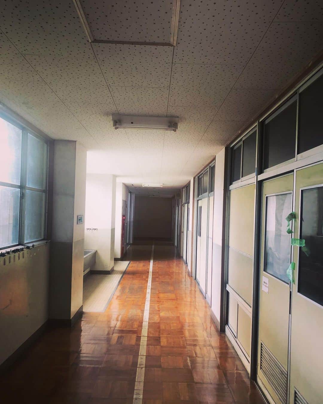 芦沢統人のインスタグラム：「学校を使って何かやるかもしれない。 うん、楽しみ。ぬふふ。」