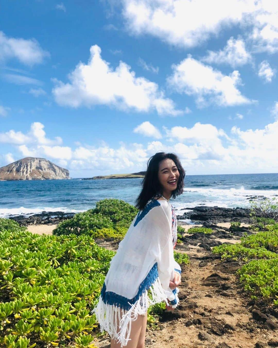 谷川りさこさんのインスタグラム写真 - (谷川りさこInstagram)「絶景すぎて感無量！ パワー漲った！ #hawaii #makapuu #bluesea# #beach #beautifulworld#shooting  #出来上がりをお楽しみに」9月5日 15時38分 - risakoko