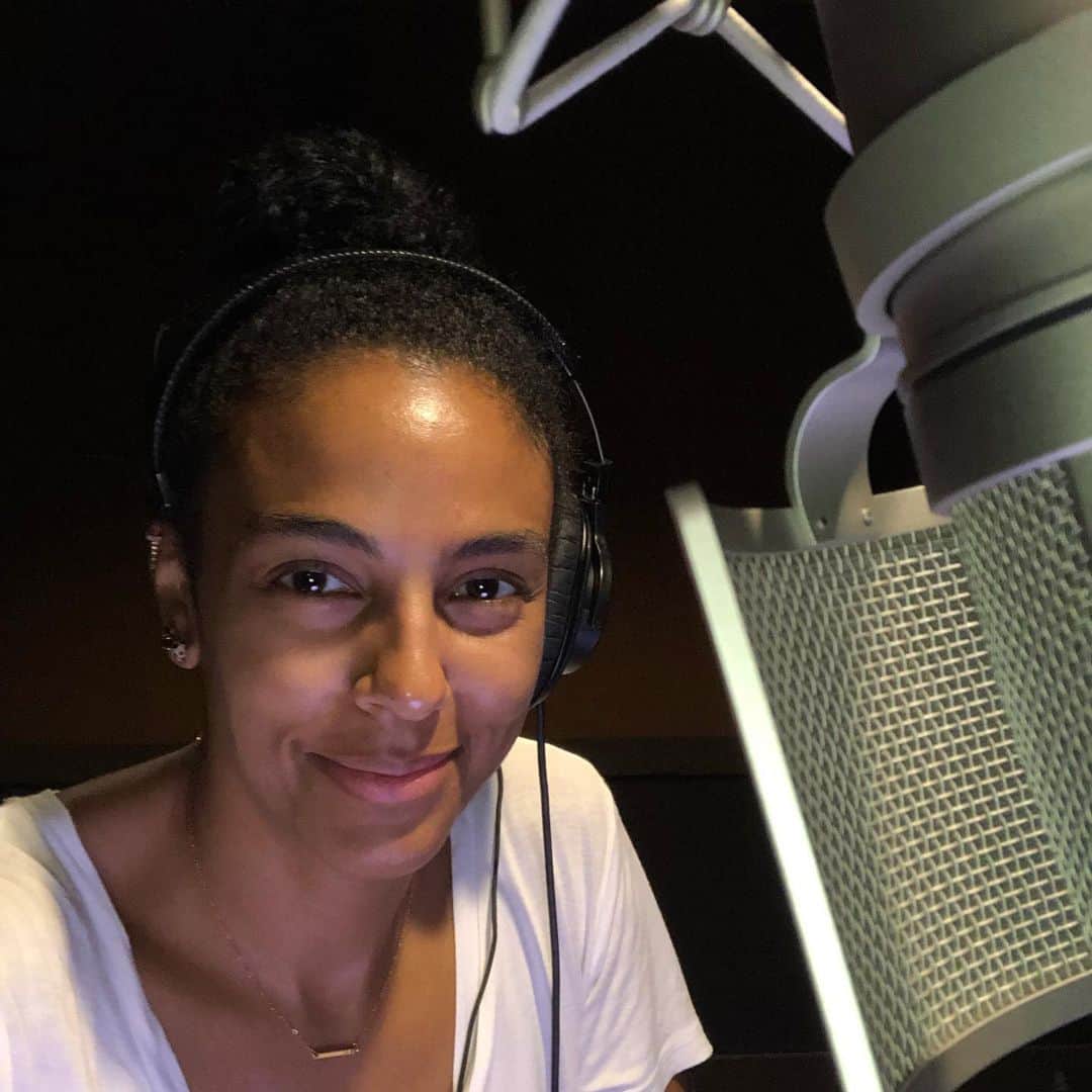 マーシャ・トマソンのインスタグラム：「All about that sound booth life this morning. #work #work #adr #recordingstudio  #record」