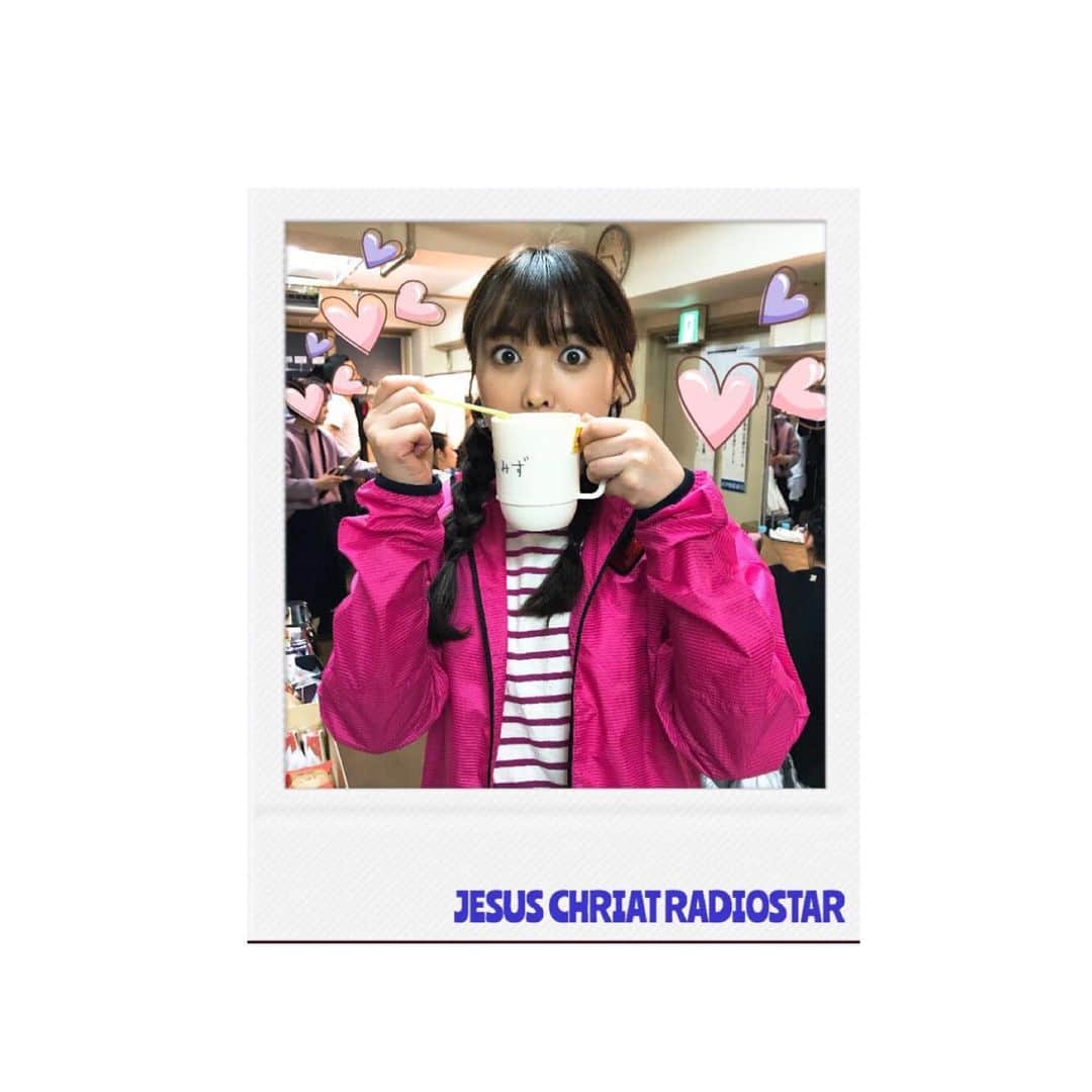 のインスタグラム：「#西田大輔 さんの記念すべき 初のオリジナルドラマ 『Re:フォロワー』に出演させていただきます！🥺✨ - SNS上でも爆発的な人気を誇るこの4人が演じるのが、巨大インフルエンサー「クレシダ」を運営する謎に包まれた男たち。 依頼者から次々に寄せられる悩みを、時に苛烈な方法で「断罪」する姿を描く…。 ドラマの進行とともに、少しずつ明らかにされる「クレシダ」の目的と登場人物たちの本当の姿。4人それぞれが抱く、狙いとは！？ 👩🏻‍💼電話帳並みに分厚い台本でしたが、読む手が止まりませんでした。この世界観にみなさんも引き込まれてください！！！ - #西銘駿 #塩野瑛久 #和田雅成 #喜多乃愛 #谷口賢志 #中島早貴 #原田佳奈 #八神蓮 #萩野崇 #松尾貴史 #的場浩司（友情出演）  #佐藤流司 👩🏻‍💼わたしがいつか舞台で共演したかった皆様と同じ作品を作れたなんて😭 OAがいまからとっても楽しみ！！！ - 2019年10月スタート ABCテレビ 毎週日曜よる11:35〜 テレビ朝日 毎週土曜深夜2:30〜 - 👩🏻‍💼写真は以前西田さんの舞台に出演した時の。 ご縁は繋がりますね☺️ #abcテレビ #テレビ朝日 #リフォロワー 皆様拡散よろしくお願いします！🔑✨」