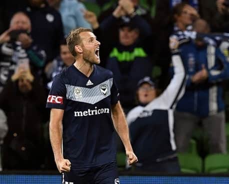 オラ・トイヴォネンのインスタグラム：「It’s always nice to play in front of our loyal members and fans! Sign up at gomvfc.com.au and help cheer us on! #ourvictory ⚪️🔵」