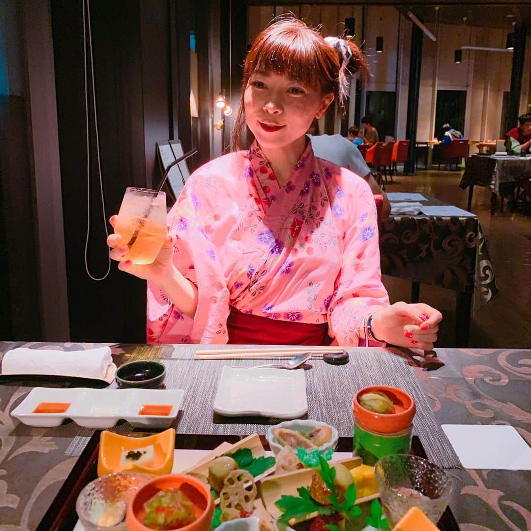 DJ MIYAさんのインスタグラム写真 - (DJ MIYAInstagram)「やっほ💓浴衣shot続き💓先週の熱海への母娘温泉三昧の旅は 和モダンオーベルジュ 「熱海TENSUI」に宿泊しました☆彡 @atami_tensui . . .  和と洋を融合したスタイリッシュな雰囲気で、すごくゆっくりと寛げました。 . 露天風呂も、内湯もとても温まりましたぁ。 宿のお食事も、フレンチのテイストと懐石がmixされてて見た目も華やかで楽しめました💓 . .  ホテルのCLUB LOUNGEみたいなサービスで、シャンパンも🍾ローストビーフのサンドイッチなども美味しかったょ💓 . .  朝食も 「レストラン～翠Sui～」でいただきました♪💓 優しい和食の数々で朝からほっこりしました💓 . .  温泉も、とても気持ちが良くてついつい入りすぎてしまうのではないかと思うくらいゆったりとできました♪💕 . .  お母さんとの熱海旅行は何度か行っていますが。とても印象に残る旅になりました☆彡 . .  楽しかったーぁぁぁ⭐︎⭐️⭐︎ . .  #熱海　#熱海旅行　#女子旅　#タビジョ　#国内旅行　#旅ブロガー #インスタグラマー　#今日のコーデ　#ファッションブロガー　#旅好き #旅の記録　#ブロガー　#旅スタグラム　#旅行好き　#今日のファッション #旅行記　#熱海女子旅　#ファッション　#インフルエンサー #ATAMI #静岡県　#旅インフルエンサー　#旅インスタグラマー #ラグジュアリーホテル　#オーベルジュ　#熱海の宿 #マイトリップ #マイトリップMIYA #熱海tensui」9月5日 16時08分 - dj_miya