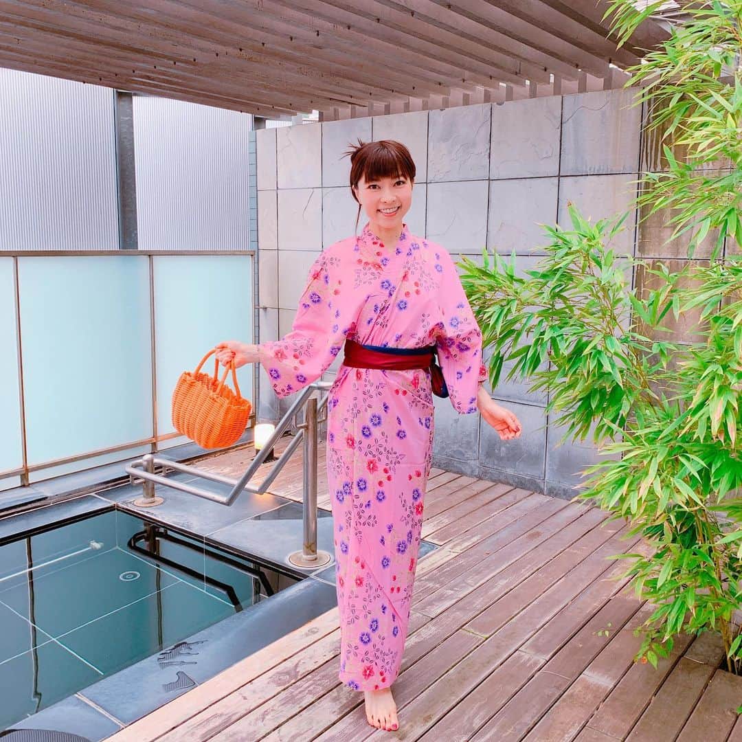 DJ MIYAさんのインスタグラム写真 - (DJ MIYAInstagram)「やっほ💓浴衣shot続き💓先週の熱海への母娘温泉三昧の旅は 和モダンオーベルジュ 「熱海TENSUI」に宿泊しました☆彡 @atami_tensui . . .  和と洋を融合したスタイリッシュな雰囲気で、すごくゆっくりと寛げました。 . 露天風呂も、内湯もとても温まりましたぁ。 宿のお食事も、フレンチのテイストと懐石がmixされてて見た目も華やかで楽しめました💓 . .  ホテルのCLUB LOUNGEみたいなサービスで、シャンパンも🍾ローストビーフのサンドイッチなども美味しかったょ💓 . .  朝食も 「レストラン～翠Sui～」でいただきました♪💓 優しい和食の数々で朝からほっこりしました💓 . .  温泉も、とても気持ちが良くてついつい入りすぎてしまうのではないかと思うくらいゆったりとできました♪💕 . .  お母さんとの熱海旅行は何度か行っていますが。とても印象に残る旅になりました☆彡 . .  楽しかったーぁぁぁ⭐︎⭐️⭐︎ . .  #熱海　#熱海旅行　#女子旅　#タビジョ　#国内旅行　#旅ブロガー #インスタグラマー　#今日のコーデ　#ファッションブロガー　#旅好き #旅の記録　#ブロガー　#旅スタグラム　#旅行好き　#今日のファッション #旅行記　#熱海女子旅　#ファッション　#インフルエンサー #ATAMI #静岡県　#旅インフルエンサー　#旅インスタグラマー #ラグジュアリーホテル　#オーベルジュ　#熱海の宿 #マイトリップ #マイトリップMIYA #熱海tensui」9月5日 16時08分 - dj_miya