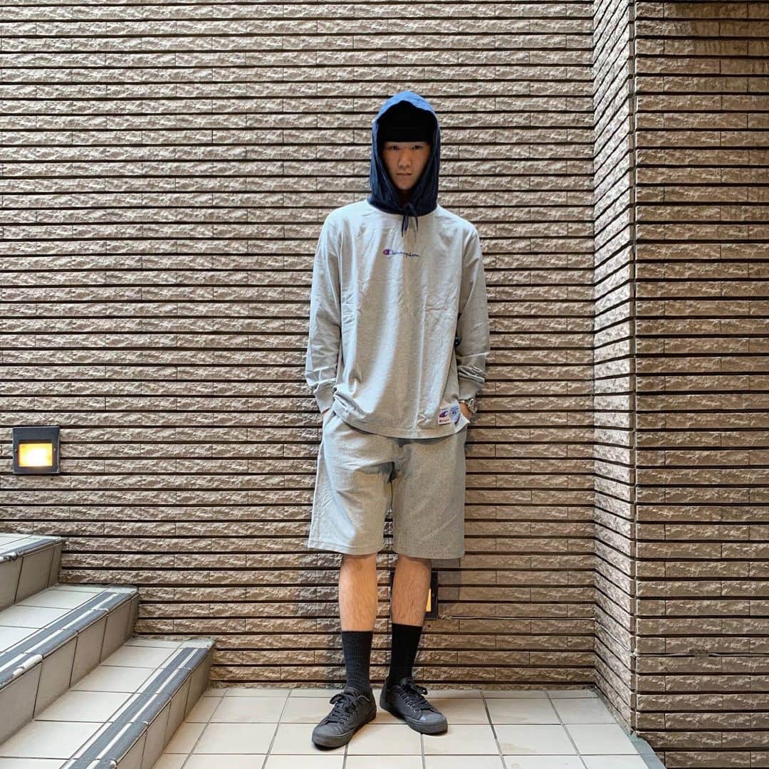 のインスタグラム：「DANCERS COLLECTION﻿ ﻿ ■TOPS:﻿ Champion LONG SLEEVE HOOD SHIRT[NAVY/GREY] ﻿ 身長182cm 着用Size XL﻿ ﻿ ■PANTS:﻿ Champion REVERSE WEAVE SWEAT SHORT PANTS[OX GRAY]﻿ 身長182cm 着用Size XL﻿ ﻿ 👇オンラインストア👇﻿ [TOPS]﻿ http://shop.dancers-c.com/?pid=134701572﻿ ﻿ [PANTS]﻿ http://shop.dancers-c.com/?pid=130981566﻿ ﻿ 電話通販も可能です😊 ﻿ お気軽にお問い合わせ下さい✨ ﻿ ﻿ ダンサーズコレクション原宿店 ☎03-5474-9575﻿ ﻿ #champion #sale﻿ #ダンコレ #ダンサーズコレクション #dancerscollection #tokyo #harajuku」