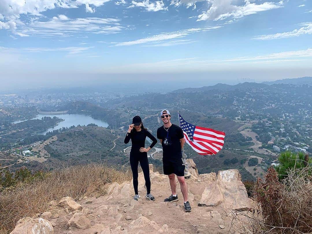 ラライン・シャーのインスタグラム：「Missing my little 🇺🇸an brother. #natureloving #lalaland」
