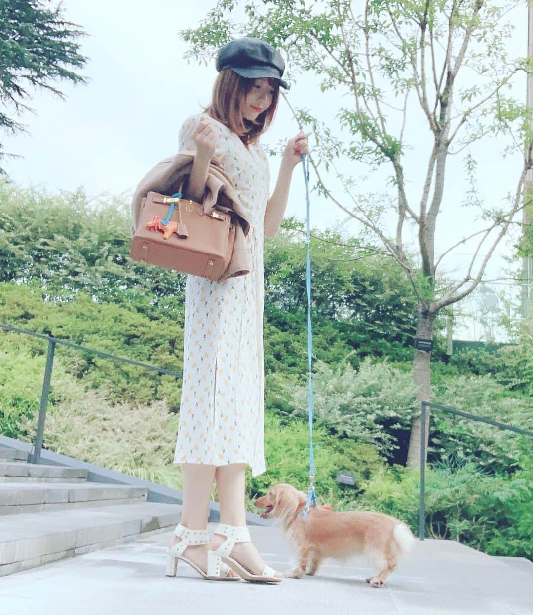 ゆうたむさんのインスタグラム写真 - (ゆうたむInstagram)「お散歩🐶♪ . . . このあと病院で年１回のワクチン打たれるとは知らずに🐶💉 はしゃいでる😳 . . . 👗は(@_ruruofficial_ )さんの💕 . 袖が可愛いのと、 柔らかくて動きやすいから着やすくて お散歩の時にいい💕 . . まだ少し暑いなぁ〜🌞🌞 . . #お散歩 #愛犬 #ファッションコーデ #ミニチュアダックス #jimmychoo #hermes #ruru #ゆうたむの犬🐶」9月5日 16時48分 - yuutamu_non