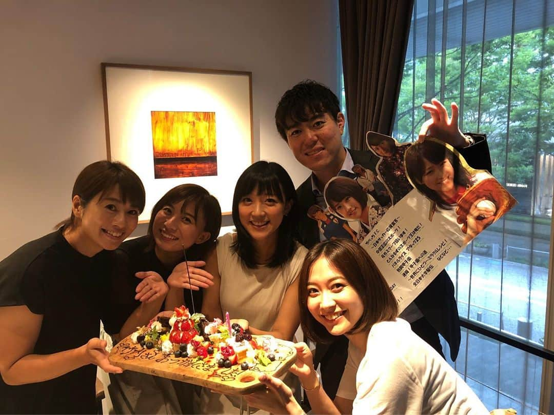 竹内由恵さんのインスタグラム写真 - (竹内由恵Instagram)「先日、このメンバーでアナウンサーズHPの動画コーナー「激撮！となりのアナウンサー」の収録がありました。10月から配信だそうです🤗 なんだかとても幸せな時間でした🌸 私の退社について面白おかしくトークしています。ずっとふざけてる人がいて（🙄）さみしい雰囲気を出してくれませんでした笑  #テレビ朝日アナウンサー#いなくなってから配信#企画してくれた久冨ちゃん#ありがとう#みんな優しいな」9月5日 16時51分 - yoshie0takeuchi