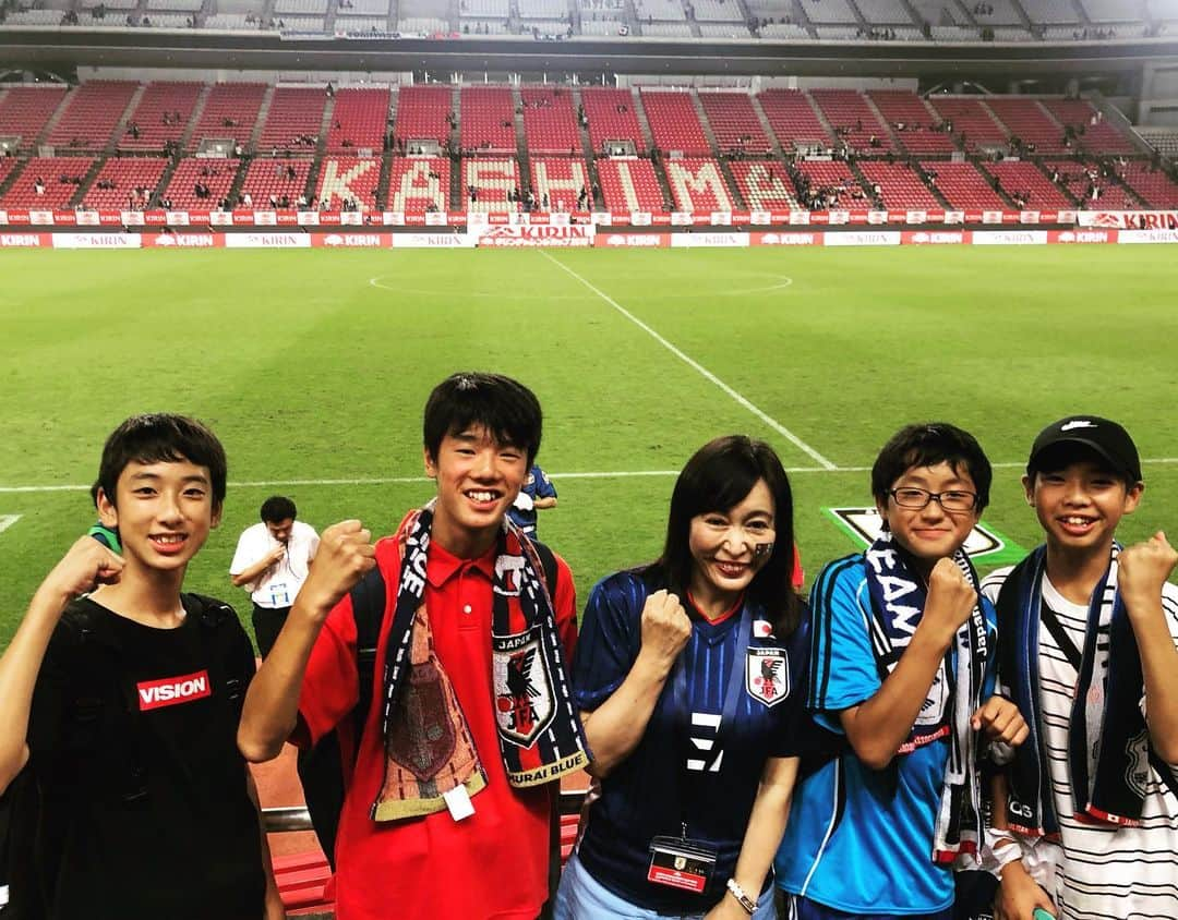 森まさこさんのインスタグラム写真 - (森まさこInstagram)「サッカー日本代表の試合を応援しに鹿島サッカースタジアムに行ってきました！！⚽️ いわきから応援に来ていた中学生サッカー部のみなさんに声をかけていただきました！！ #samuraiblue #soccer #daihyo」9月5日 22時26分 - mori_masako_