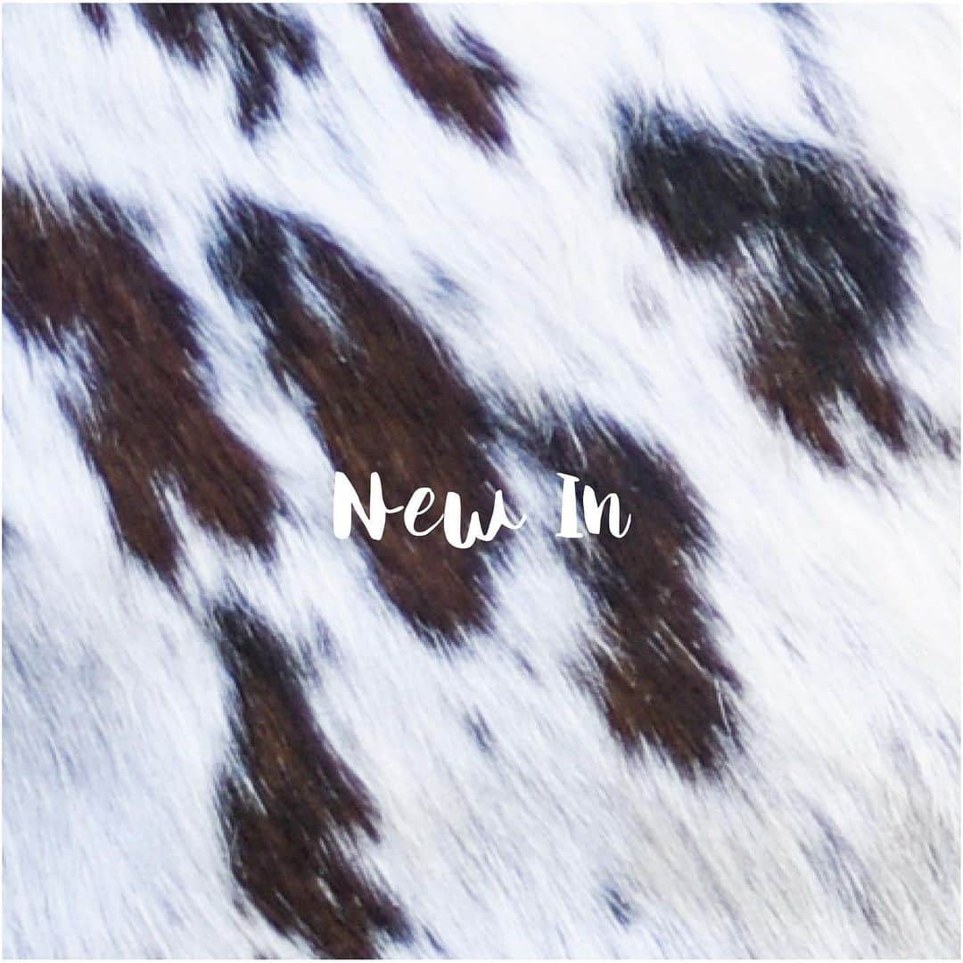 イルビゾンテのインスタグラム：「Dappled cowhide leather: each piece comes in a different pattern. Express your personality with Il Bisonte! ☆ #ILBISONTE」