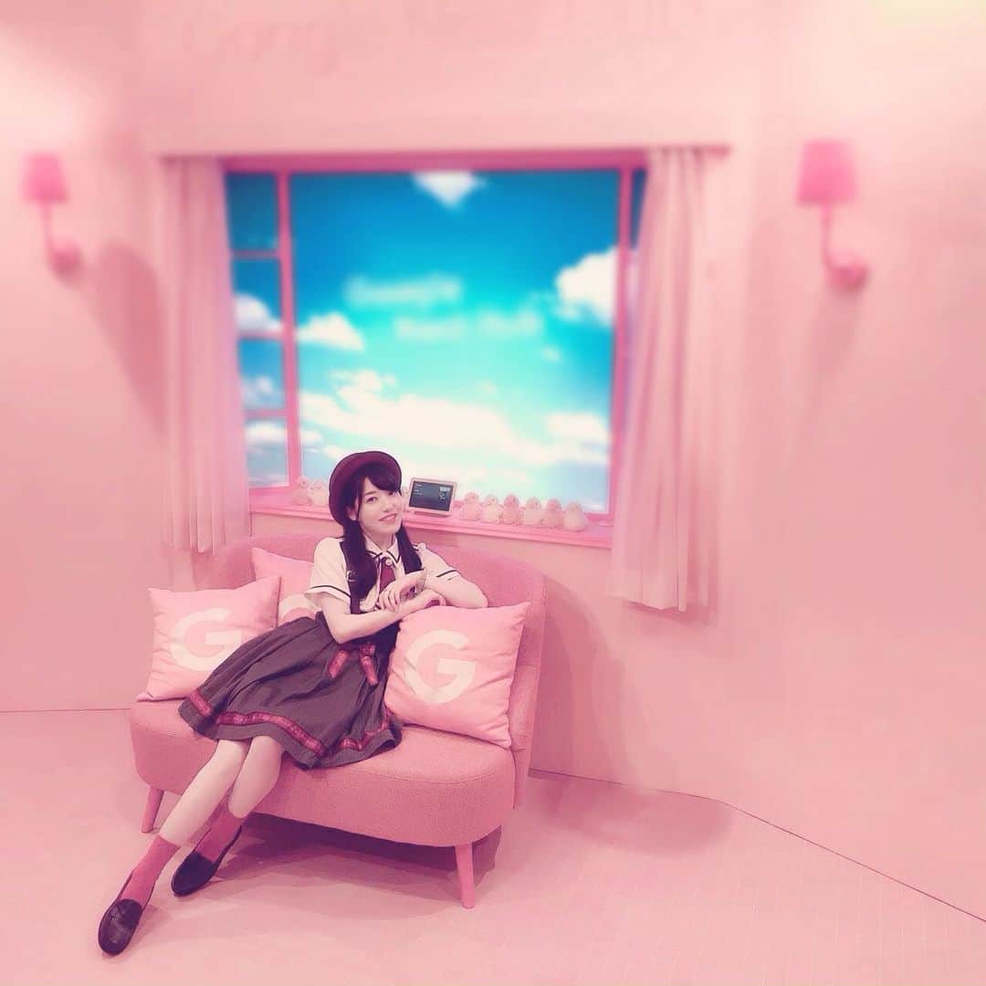 すずきあすかさんのインスタグラム写真 - (すずきあすかInstagram)「ピンクな部屋に住みたい❤️ . . #渋谷 #Shibuya #109 #渋谷109 #Shibuya109 #fashion #japan #tokyo #インスタ映え #フォトブース #photobooth #フォトスポット #photospot #vinylmuseum #ビニールミュージアム #ガーリーファッション #ガーリー #女子 #girl #女子力 #ハット #ハットスタイル #お洒落 #コーデ #coordinate #おしゃれ #おしゃれさんと繋がりたい #artsy #swag #あすにゃんコーデ」9月5日 17時07分 - suzukiasukadesu