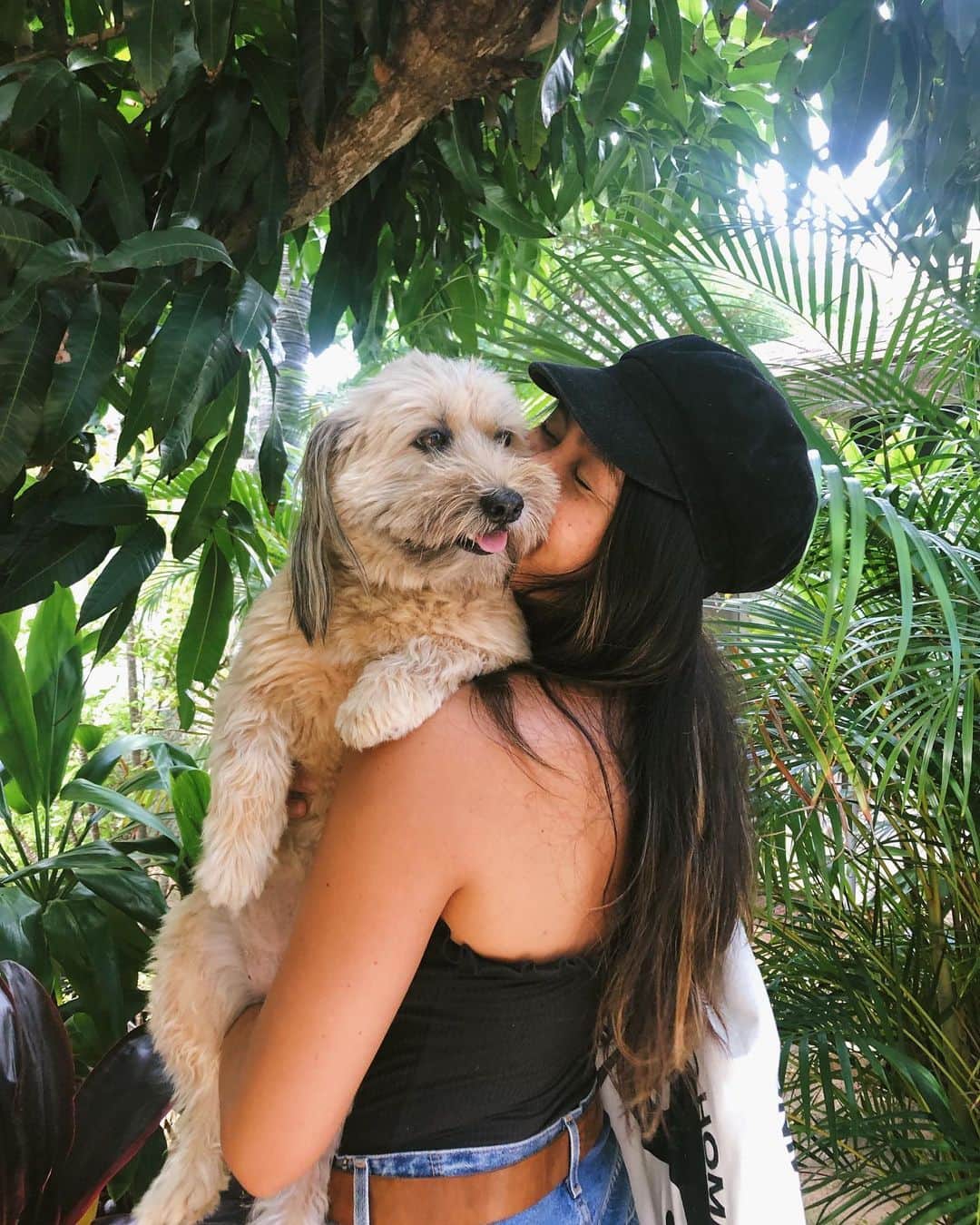 Tamikoのインスタグラム：「the feeling is mutual 🐶🧡 @juzuhawaii your fluffy little face is everything. @mermaidlove808 とジュズ 大好き」