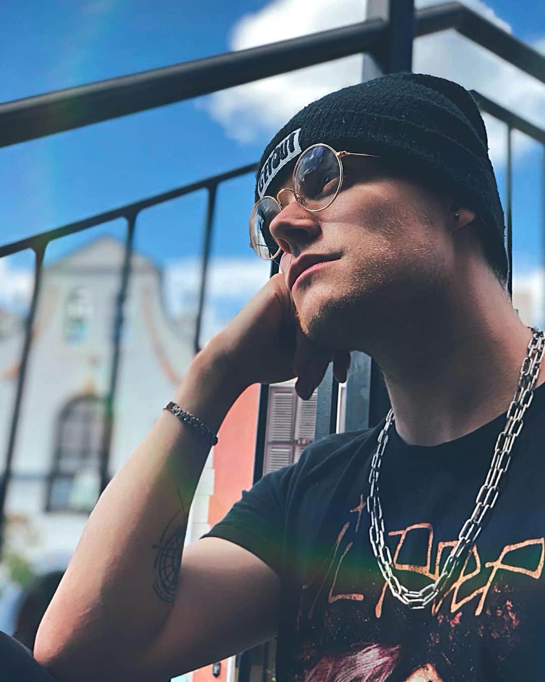 iBlaliのインスタグラム：「Caption this 🤓 (📸 @akiahnungslos)」