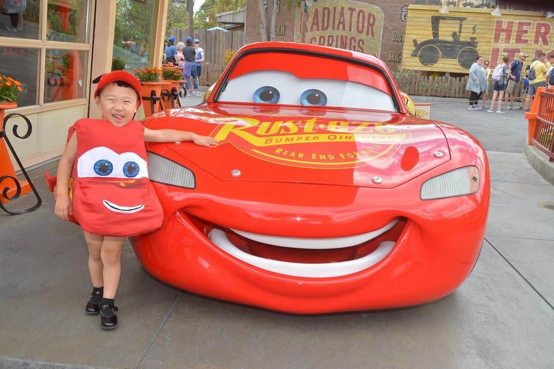 tiahy__さんのインスタグラム写真 - (tiahy__Instagram)「9/5はLightning Mcqueenの日🏎. . . . . 誰からも愛される世界一のRacing Car. . . 大好きなMcqueen🏎. . . . 9/5 Lightning Mcqueenの日に 皆さんもcarsにちなんだ投稿を☝︎. . . . . . また早く会いに行きたいね. 大好きな場所 Cars Land Route66. #mcqueen_taia#californiaadventure #route66 #disneyland#DCA#taiacostume#disney#disneybaby#disneykids#disneyfamily#lightningmcqueen#cars#pixar」9月5日 17時38分 - tiahy__disney