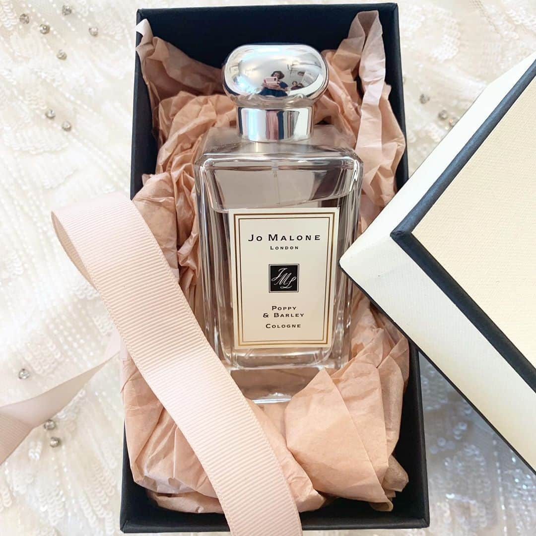 山城葉子さんのインスタグラム写真 - (山城葉子Instagram)「@jomalonelondon の新作フレグランスはPoppy&Barley  ポピーのお花は個人的にも大好き イギリス🇬🇧のポピー畑、いつか行ってみたい  #jomalone  #jomalonelondon  #poppyandbarley」9月5日 18時03分 - yokoyamashiro