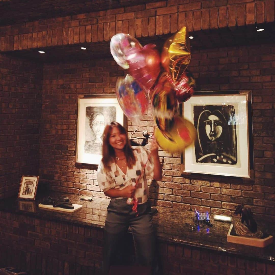 エビアン・クーさんのインスタグラム写真 - (エビアン・クーInstagram)「My last 20s can’t believe I’m turning 29. (Feeling 21 forever 😂 ) I want to thank each and everyone one of you who thought about me, for all the bday wishes. I LOVE YOU. I’m so lucky and grateful to have all of you around me.  最後の20代をむかえました、29歳です。本当に早い。アメリカはみんな年は関係ないっていいますね。年を重ね考え方も変わり、もっとゆとりがあるっていうけど何も変わらないような笑  今日コメントとメールをしてくれた皆さん、私の事覚えててくれてありがとう、本当に幸せです、これからも変わらず私のままで生きていきたいと思ってます。応援してる皆さん本当にいつもありがとうございます！」9月5日 18時14分 - avian_official