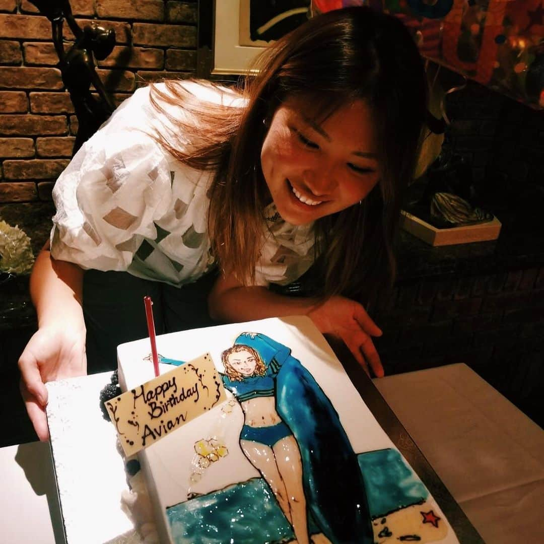 エビアン・クーさんのインスタグラム写真 - (エビアン・クーInstagram)「My last 20s can’t believe I’m turning 29. (Feeling 21 forever 😂 ) I want to thank each and everyone one of you who thought about me, for all the bday wishes. I LOVE YOU. I’m so lucky and grateful to have all of you around me.  最後の20代をむかえました、29歳です。本当に早い。アメリカはみんな年は関係ないっていいますね。年を重ね考え方も変わり、もっとゆとりがあるっていうけど何も変わらないような笑  今日コメントとメールをしてくれた皆さん、私の事覚えててくれてありがとう、本当に幸せです、これからも変わらず私のままで生きていきたいと思ってます。応援してる皆さん本当にいつもありがとうございます！」9月5日 18時14分 - avian_official