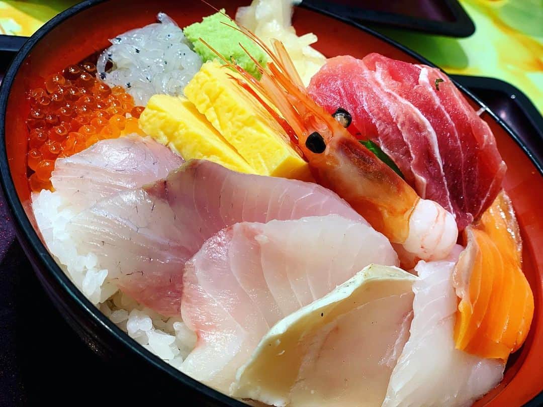 中村愛さんのインスタグラム写真 - (中村愛Instagram)「🥓♡ ・ ・ ・ この前食べた #すき焼き #肉 #肉食系女子 ❣️ だけど、 やっぱり #海鮮 も捨てがたいということで、 #海鮮丼 も(^ ^) 贅沢のあとは、チーケー生活が始まるw #油大好き系女子」9月5日 18時24分 - nakamuramura_ai