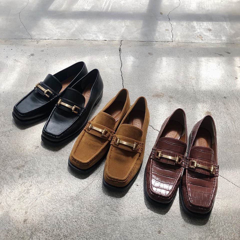 LOWRYS FARM-TWさんのインスタグラム写真 - (LOWRYS FARM-TWInstagram)「秋季配件入荷🍂 稍微帶有方形的樂福鞋頭是本季的流行趨勢! 中性風格與緊身褲搭配來展現率性感。 . 更貼心的在鞋內腳尖處添加除臭機能， 穿著舒適也能保持腳部的乾爽透氣✨ . shoes no.848414 . #lowrysfarm #new #lf_tw #tops #summer #summeroutfit #summerfashion #lookbook #style #snap #shoes #穿搭 #コーデ #秋裝 #樂福鞋 #ローリーズファーム #ローファー#大人カジュアル」9月5日 18時24分 - lowrysfarm_tw