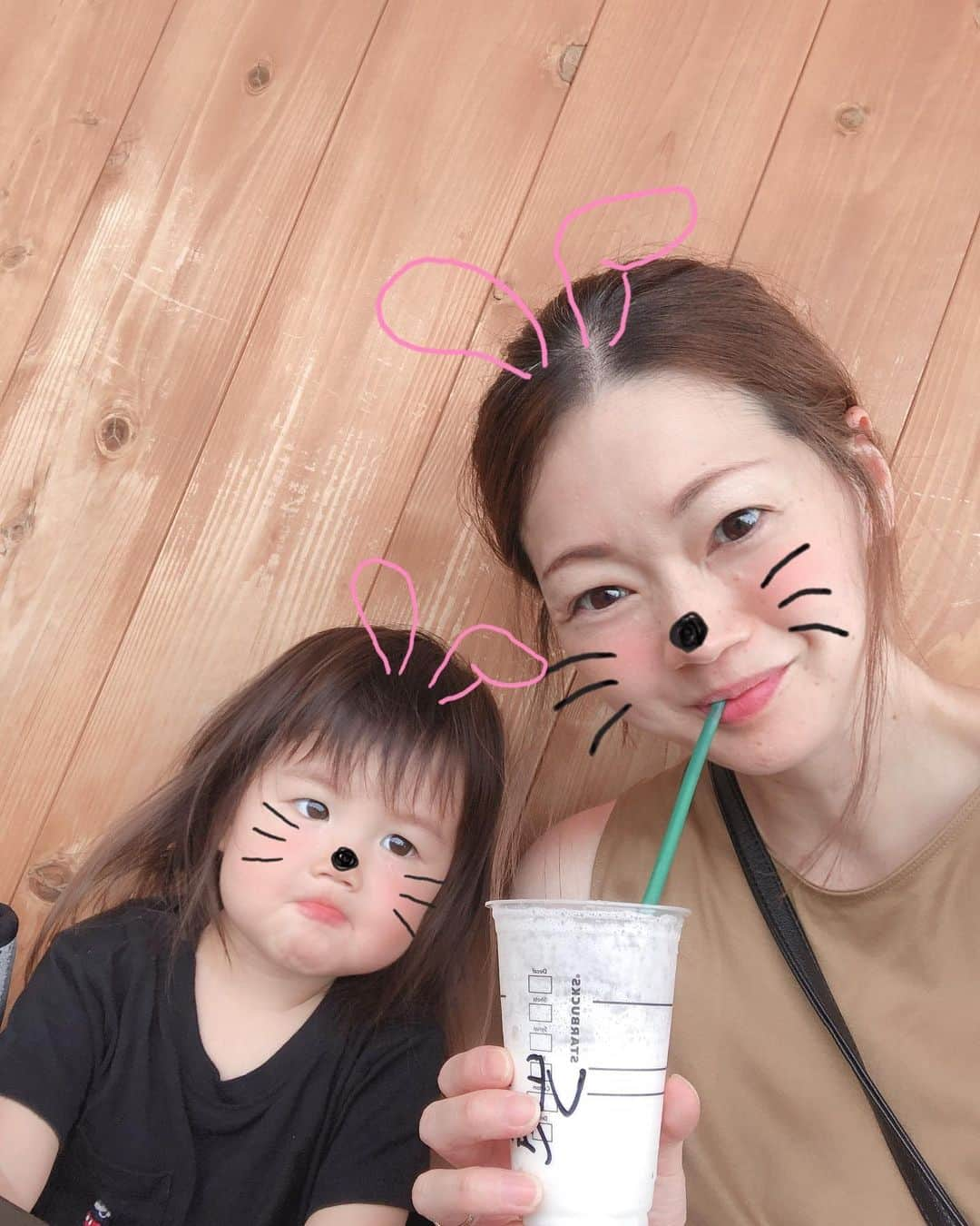 井上香織さんのインスタグラム写真 - (井上香織Instagram)「2019.9.5 ・ 8月に愛知で行ったスタバ☕️ ・ オシャレな外観でテラスでゆっくりできた♡♡〃 ・ #夏の思い出 #スタバ #オシャレ #娘の牛乳好きは凄い」9月5日 18時20分 - kaorin888