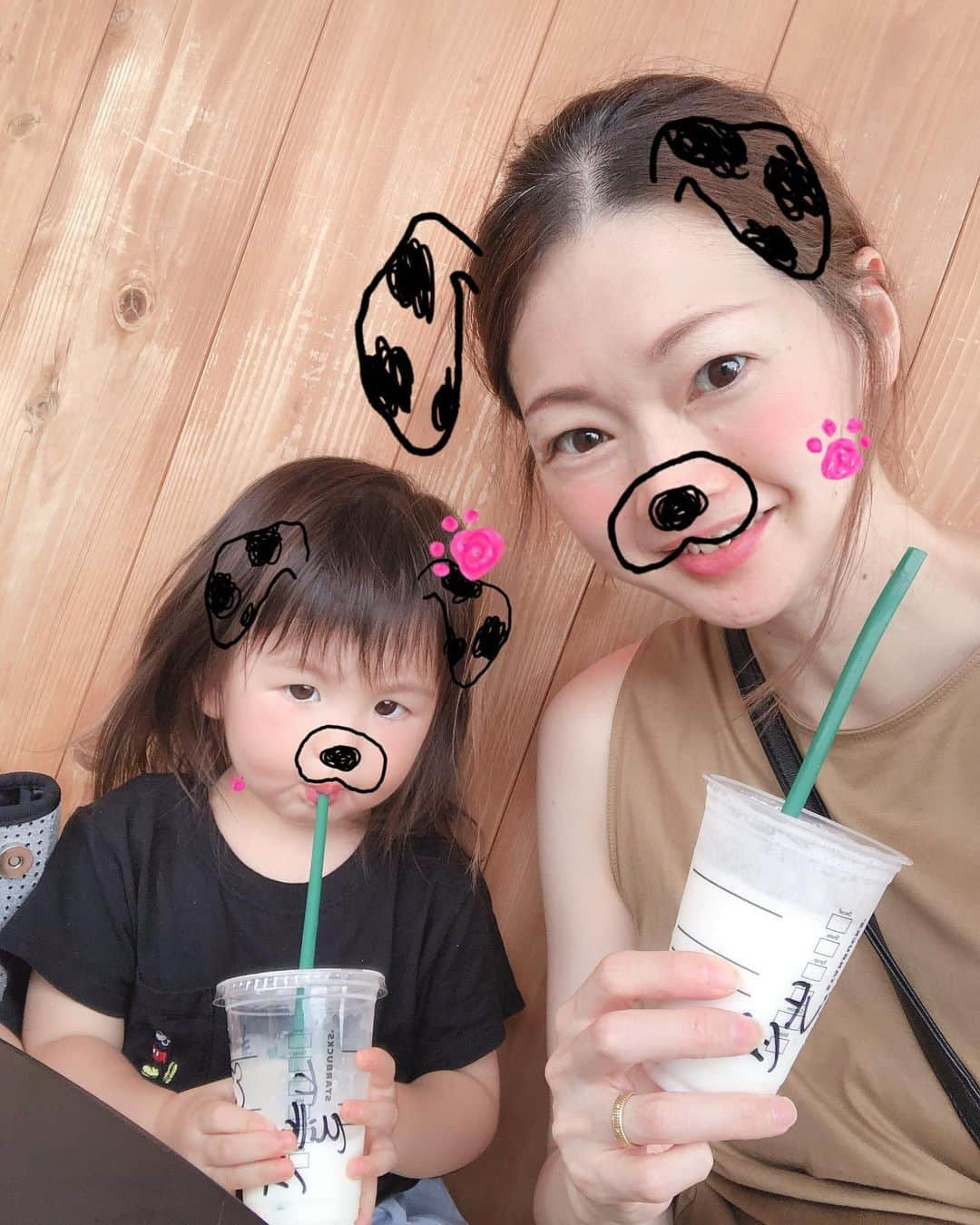 井上香織さんのインスタグラム写真 - (井上香織Instagram)「2019.9.5 ・ 8月に愛知で行ったスタバ☕️ ・ オシャレな外観でテラスでゆっくりできた♡♡〃 ・ #夏の思い出 #スタバ #オシャレ #娘の牛乳好きは凄い」9月5日 18時20分 - kaorin888