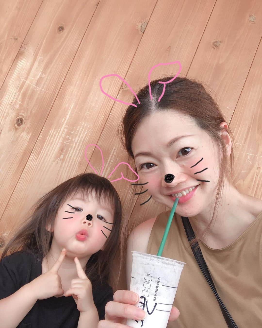 井上香織さんのインスタグラム写真 - (井上香織Instagram)「2019.9.5 ・ 8月に愛知で行ったスタバ☕️ ・ オシャレな外観でテラスでゆっくりできた♡♡〃 ・ #夏の思い出 #スタバ #オシャレ #娘の牛乳好きは凄い」9月5日 18時20分 - kaorin888