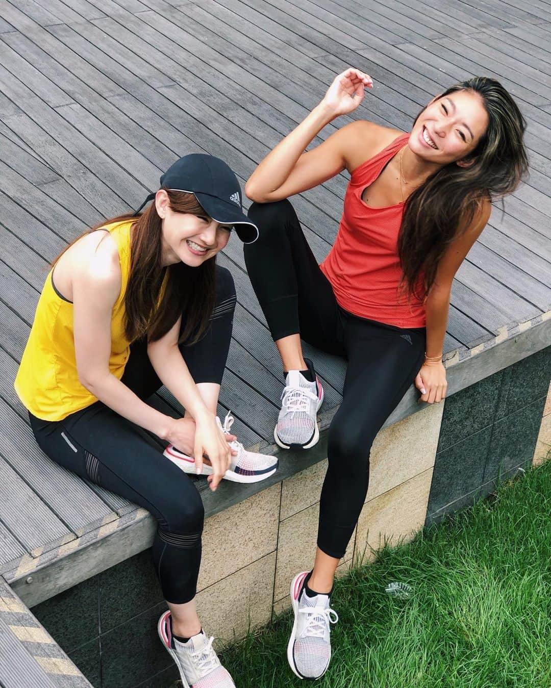 のインスタグラム：「Day5 #ConnectThruSweat  Another good motivation is to wear matching outfits when you #RunForTheFriendship with your friend😜✨ Enjoy as much as possible ♥️ お揃いのコーデにして走るとテンションがあがる😊何着て走る？何処まで走る？あのコーヒーショップまで行こう！！ そんな会話がとっても楽しい✨ 1ヶ月のランニングチャレンジ、思いっきり楽しんでね‼️ みんなのクリエイティビティを楽しみに観ています💕 ・ #running #twins」