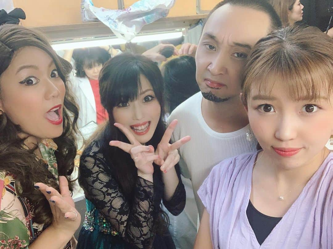 中村愛さんのインスタグラム写真 - (中村愛Instagram)「🎤♡ ・ ・ ・ 昨日は #そっくり館キサラ 出演でした✨(^ ^) 女子だらけの日‼️ 面白かったなあ。 来てくれた方ありがとう🙏 みかちゃんの笑い方が🤣面白すぎて大笑い。 ひじきまつ毛やめてくれるみたいで嬉しい😆！ ね、みかんちゃん🍊笑 @mikan02241984」9月5日 18時37分 - nakamuramura_ai