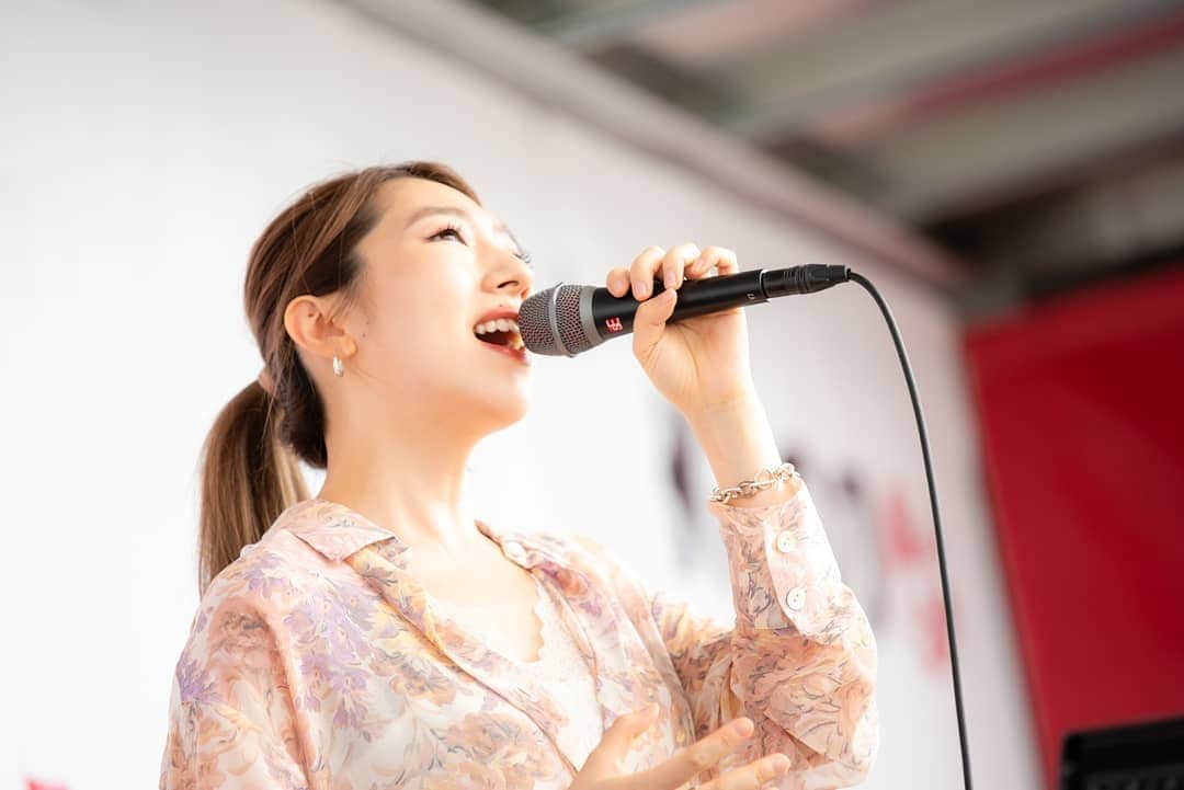 貴愛kwiae Officialのインスタグラム：「インタープロトシリーズ＆KYOJO CUP🚗³₃✨ at FUJI Speedway🗻✨ 今回も盛り上がり🥰 楽しかったなぁ😘 ありがとうございました🥰次回は10月19,20😘私は20日に歌います💋 来てねきてね🥰 * * photo by 飯田昂寛 Thanks📷 * * #interprotoseries  #ips #Kyojocup #kyojo #競走女子 #インタープロトシリーズ #富士スピードウェイ #singer #貴愛 #like #singing #sing  #2枚目仁王立ち」
