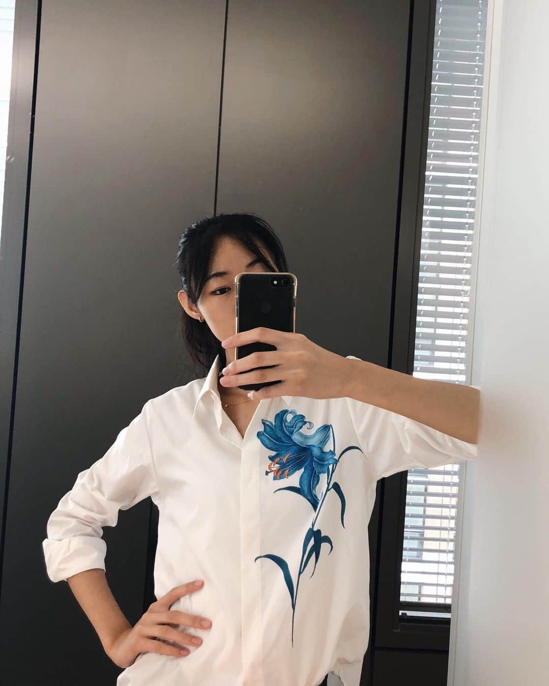 芦田ユリナのインスタグラム：「In love with my new shirt 😊🦋✨ #HiromichiNakano」