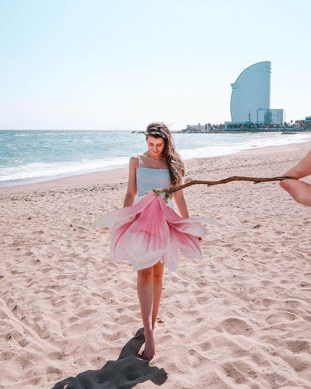 pomeloさんのインスタグラム写真 - (pomeloInstagram)「Magnolia skirt by @lenajosefineb  #pomelocamera #pomeloapp #photographer #summer  #photography #magnolia #sea #life #beach #trvel #pomelocam #pink #summer2019 #sky #architecture」9月5日 19時02分 - pomelocam