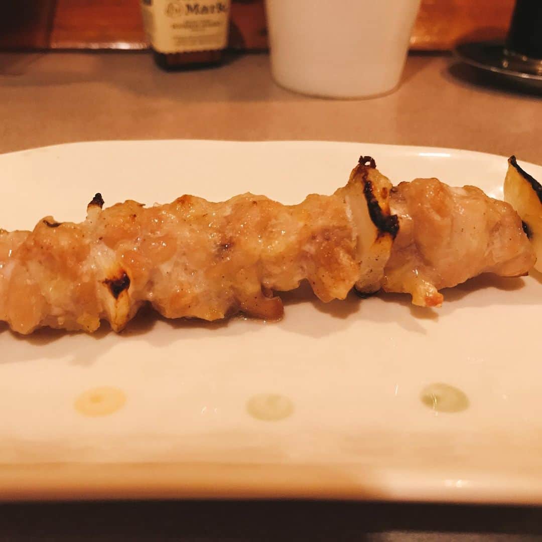 渡邉敬大さんのインスタグラム写真 - (渡邉敬大Instagram)「焼き鳥 くまちゃん . . . #hkt48九州7県ツアー #大分公演 に合わせて、 会場周辺の美味しいお店をご紹介！ その名も、#47の素敵なお店へ チーム8ですが🙊 すべて実際に渡辺が行ったお店です🏃‍♂️ . 記念すべき1軒目は、 焼き鳥 くまちゃん ここはなんといっても、 安くて美味しい！！ 初めて行ったとき目を疑いました… . まずは生ビールで乾杯🍻 しっかりSAPPORO。笑 . 4枚目 赤バラ（上）豚バラ（下） 九州といえば豚バラ、 くまちゃんといえば赤バラ！ 肉肉しくてじゅーしーです🤤 . 5枚目 ハツ もう、ぷりっぷり！🤤 ハツ史上最高のぷりぷり✨ . 6枚目 せせり こちらもぷりっぷり😋 . 7枚目 とり明太 とり、明太、しその 焼き鳥トリニティ🐔 . 最後は大分麦焼酎「西の星」 大分といえば麦焼酎🌾 すっきりした味わいで、 焼酎に慣れてない人にもオススメ！ . 大将も気さくに話してくれます🙋‍♂️ ただし超人気店で金土は要予約⚠️ ツアー当日は大丈夫…かも？🦆 . . . 大分のみなさんは「このお店もいいよ！」というのをぜひ！ #47の素敵なお店へ をつけて教えてください👨‍🏫 他県からいらっしゃる方、 「こんなお店知りたい！」 というのもぜひ！🗣 . ツアー当日まで毎日ご紹介していきます！ . #大分県 #大分食べ歩き #大分グルメ #居酒屋 #hkt48 #松岡菜摘 #乾杯をもっとおいしく #sapporo #大分放送 #アナウンサー #渡辺敬大 #わたなべけいた #焼き鳥くまちゃん」9月5日 19時16分 - obs_watanabe_keita