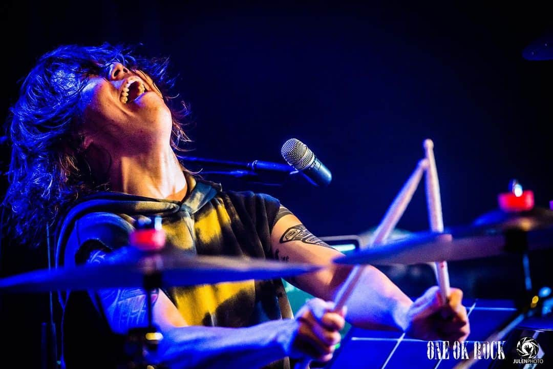 Julen Esteban-Pretelさんのインスタグラム写真 - (Julen Esteban-PretelInstagram)「@tomo_10969 in Mexico City during the Mexico leg of @oneokrockofficial’s “Eye of the Storm“ World Tour.  #oneokrock #julenphoto #TOURDREAMS  Shot with @nikonjp: Nikon D610, Nikkor 70-200mm f/2.8, ISO1600, 200mm 1/250s at f/4.5, no flash #nikon #nikonjp #clubnikonjapan」9月5日 19時12分 - julenphoto